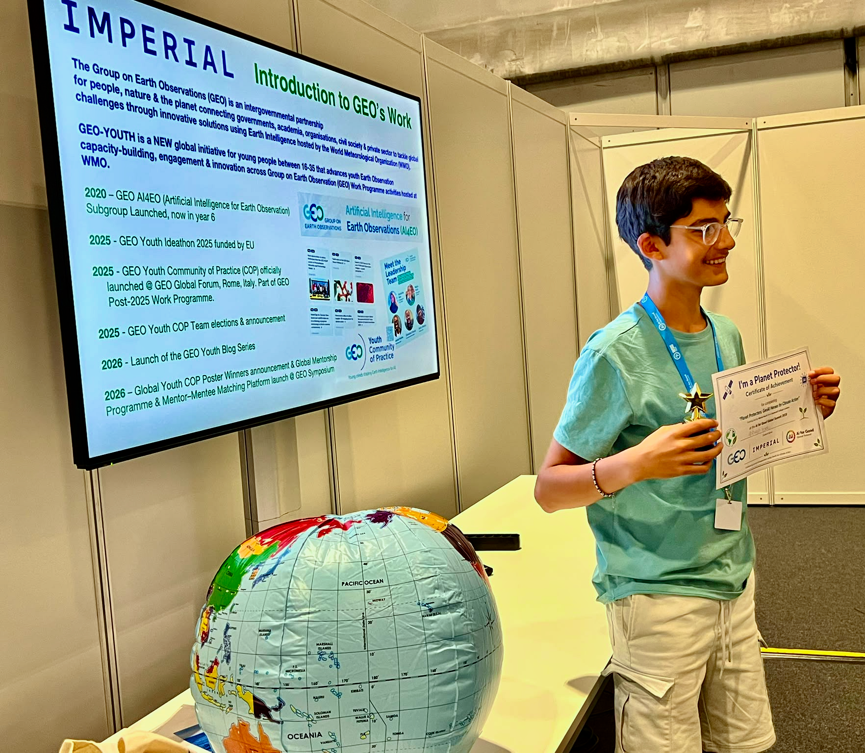 © Marta Koch. Participant receiving his certificate, sticker and links to model code at the end of the training session.